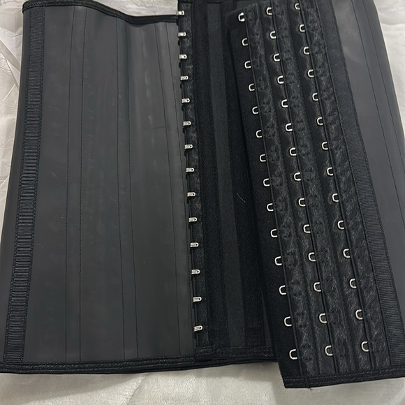 Steel boned latex waist trainer - Picture 1 of 8